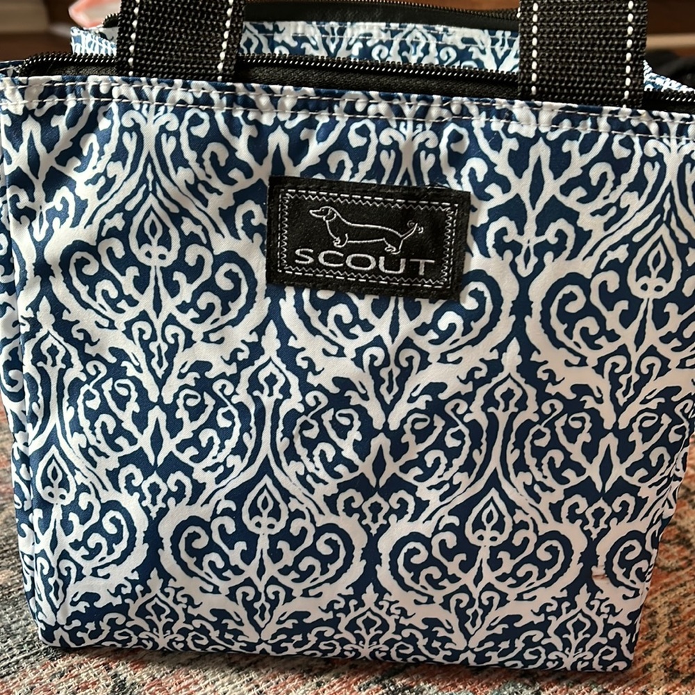 Scout Cooler Bag with zip top closure